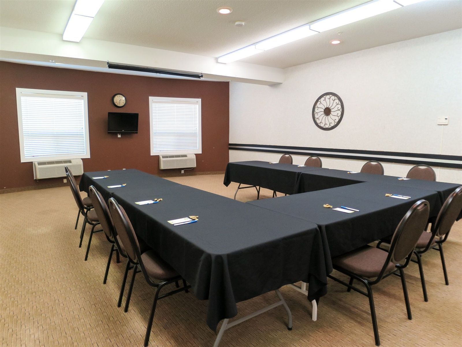 Choice Hotels' Comfort Inn and Suites Medicine Hat provides a meeting room perfect for those conducting business in the city.